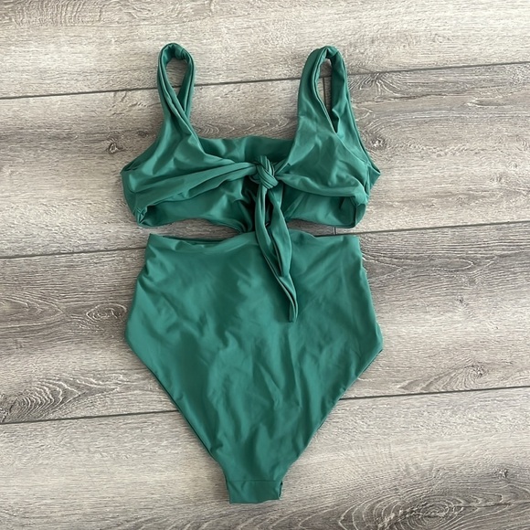 Cupshe Fashion Women's Double-Layered Padding One-Piece Swimsuit,Green (M) - Picture 5 of 5